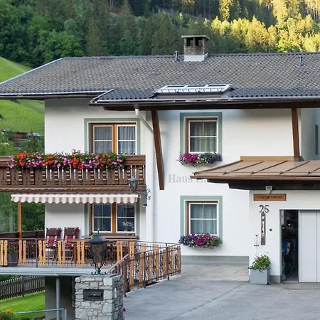 Elfriede Hopfgarten in Defereggen