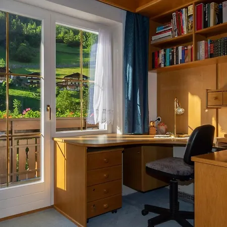 Elfriede هوبفغارتن ان ديفر